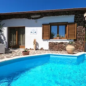 Sari Affitta , La Caletta Italia
